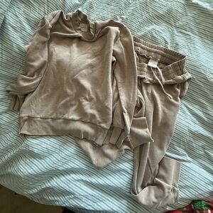 Carley Beige Lounge Set (Gabriella Sweat sweatshirt & The Slim Cuff Pant)